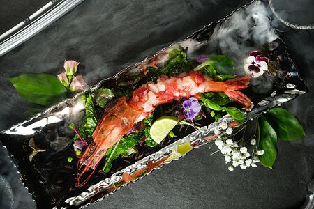 Тартар из креветки карабинерос с томатами