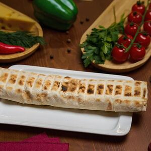 Шашлык из курицы в лаваше с овощами