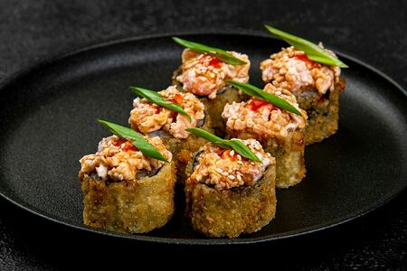 Шримп ролл со спайси соусом