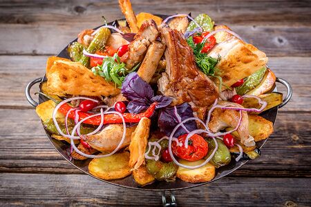 Ассорти из мяса на садже