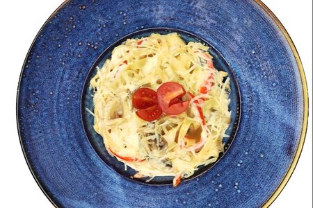 Паста с курицей и грибами в сливочном соусе