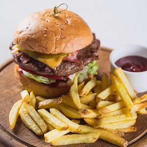 Бургер с говяжьей котлетой