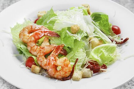 Салат Цезарь с креветками