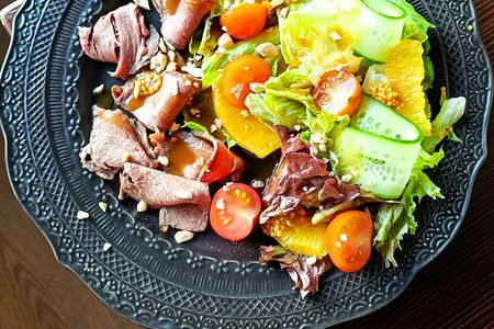 С ростбифом и битыми огурцами