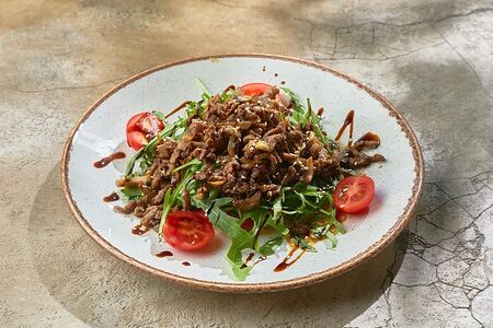 Тёплый салат с говядиной