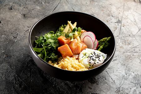 Боул Кускус с лососем