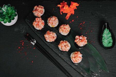 Ролл с тунцом в остром соусе спайси