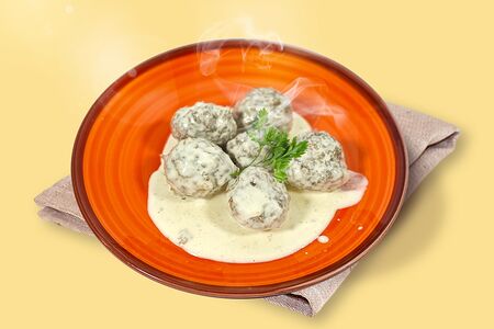 Мясные шарики со сливочным соусом