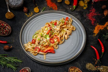 Удон с курицей