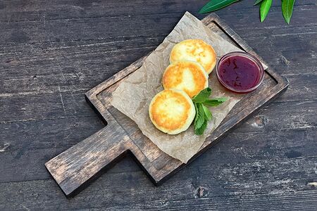 Сырники со сметаной