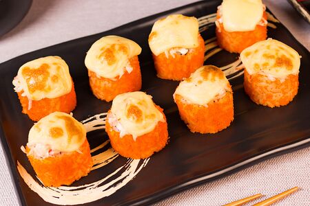 Ролл Запеченный лосось с моцареллой