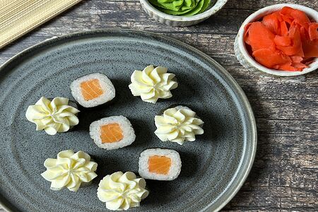 Ролл Чизмаки с лососем