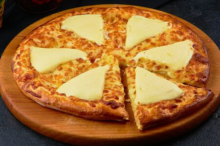 Хачапури особый с копченым сулугуни