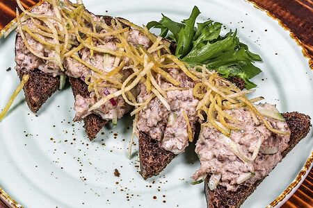 Бутерброды с тушенкой из лосятины