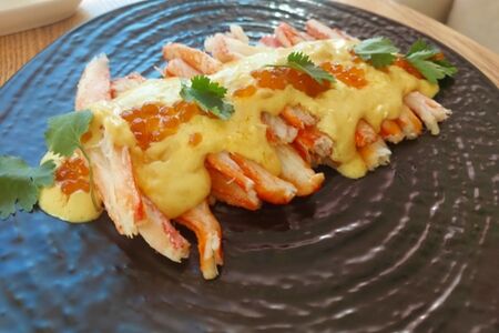 Фаланги краба в сливочно-икорном соусе