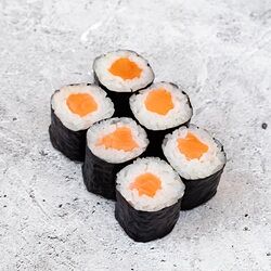 Маки с лососем