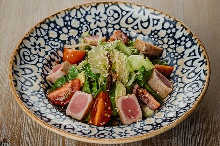 Салат с тунцом