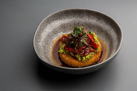 Горячий поке с тунцом