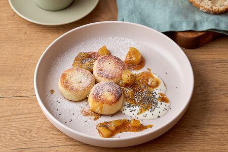 Сырники с карамелизированной грушей