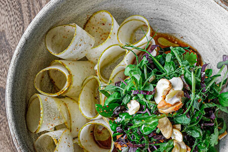 Салат с хрустящей уткой