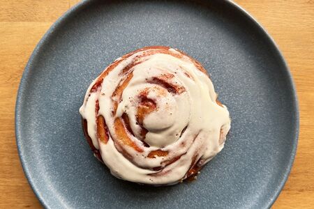 Синнабон с малиной