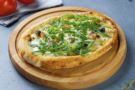 Пиццета с белыми грибами и рукколой