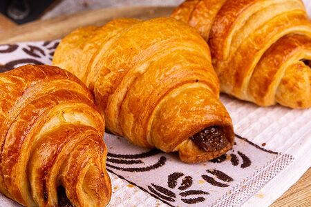 Круассан со сгущенным молоком