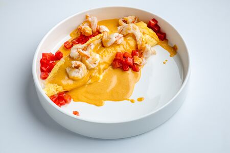 Французский омлет с креветками