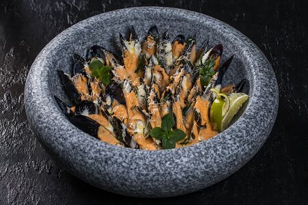 Мидии в соусе том ям