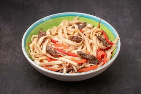 Wok с говядиной