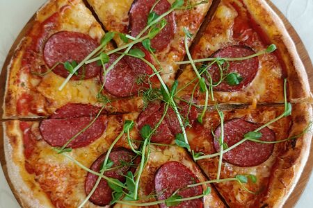 Пицца. пеперони