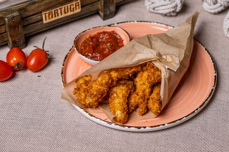 Куриные палочки с острым соусом