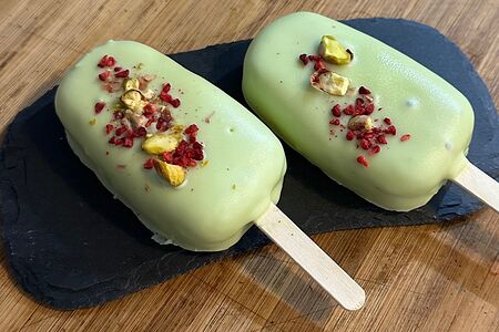 Чизкейк фисташка-малина