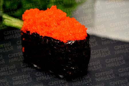 Гункан с масаго