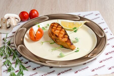 Стейк из сёмги на гриле