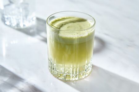 Свежевыжатый яблочный сок