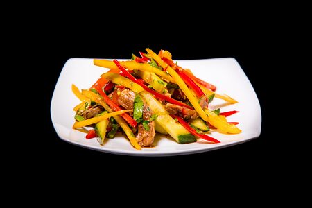 Мясной острый салат