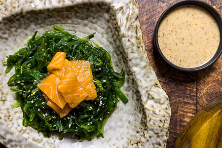 Салат Чука с лососем