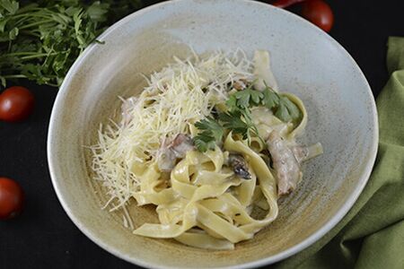 Паста Карбонара с беконом и грибами