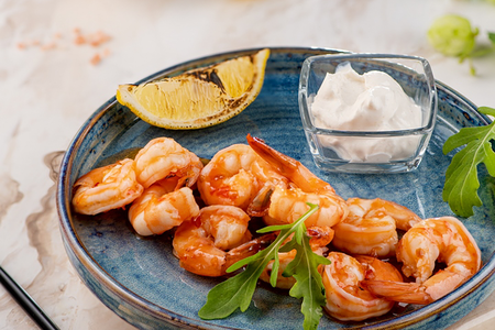 Креветки, обжаренные со сладким чили