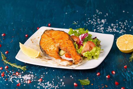 Стейк из семги на мангале