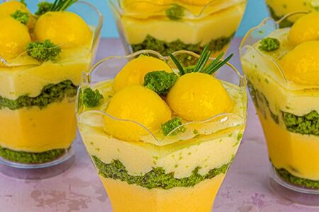 Трайфл шпинатный манго-маракуйя