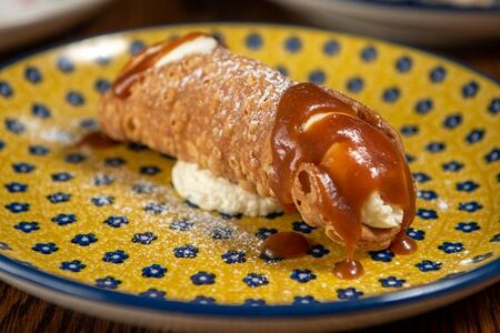 Канноли с соленой карамелью