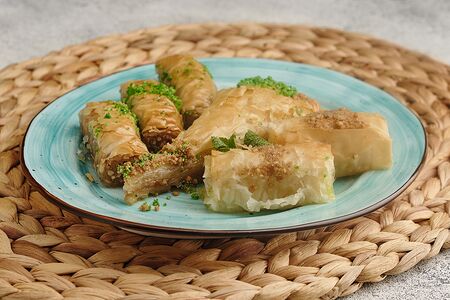 Ассорти из греческих сладостей