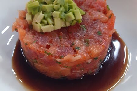 Тартар из лосося и тунца