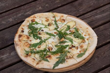 Пицца Груша горгонзола