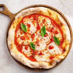 Пицца Маргарита с вялеными томатами