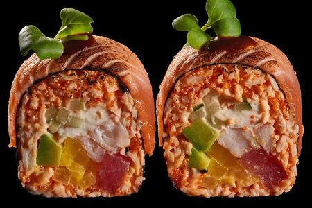 С опаленным лососем