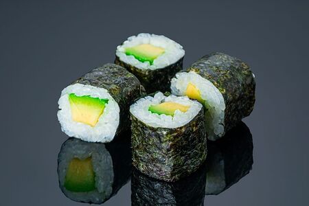 Маки с авокадо