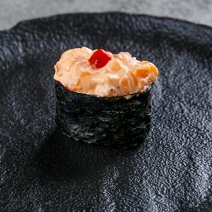 Суши острый лосось